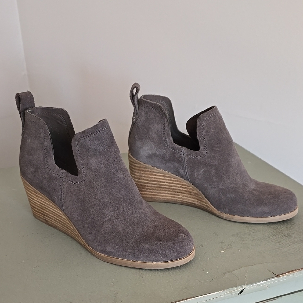 Toms Gray Suede Wedge Ankle Boots Size 5